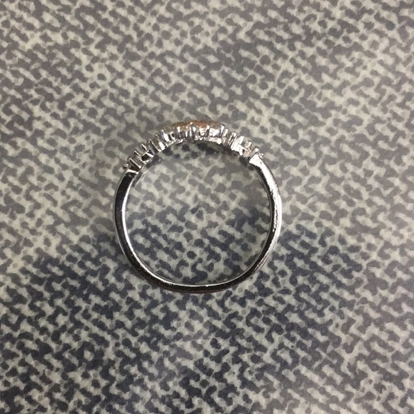 COPY - Host pick!! ❄️🌸 Snowflake/flower ring❄️🌸 - Picture 4 of 5